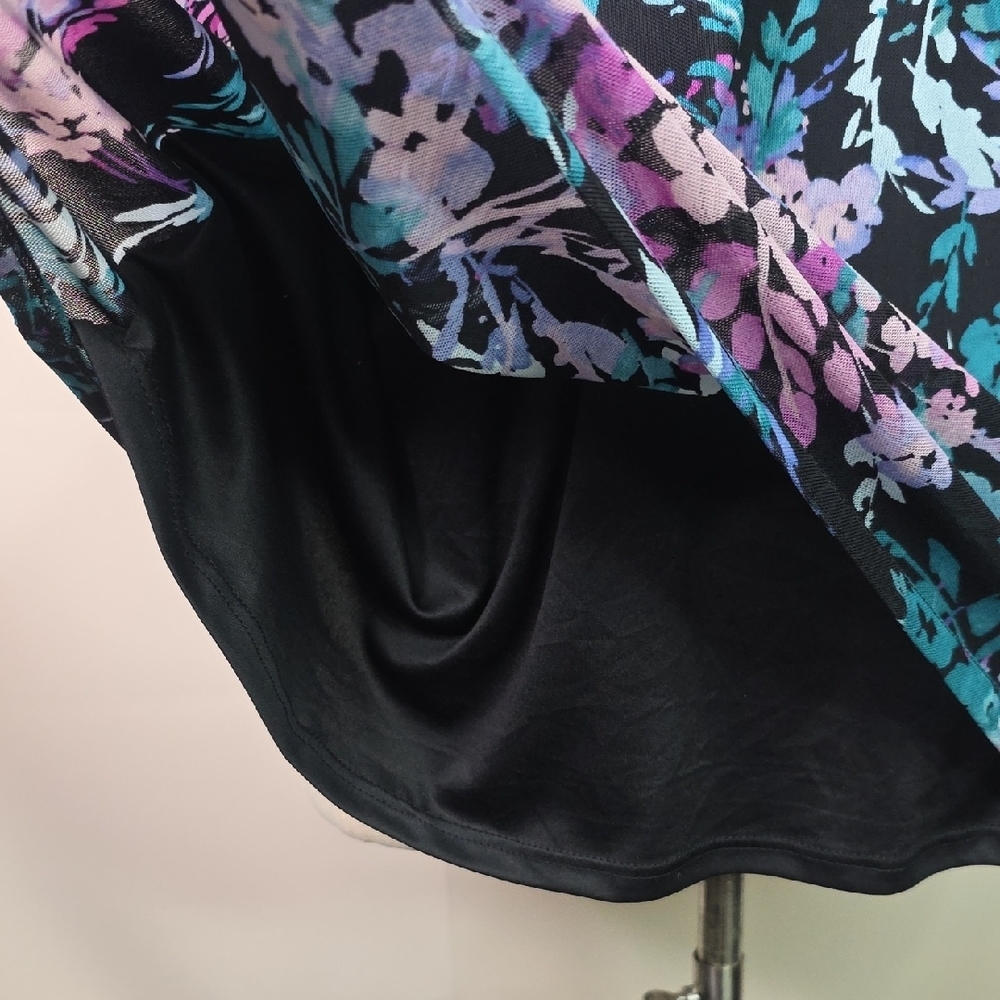 Torrid‎ Plus Size 4X 4 26 Floral Black Purple Multi V-Neck Top Spring Blouse Guc - Picture 7 of 10